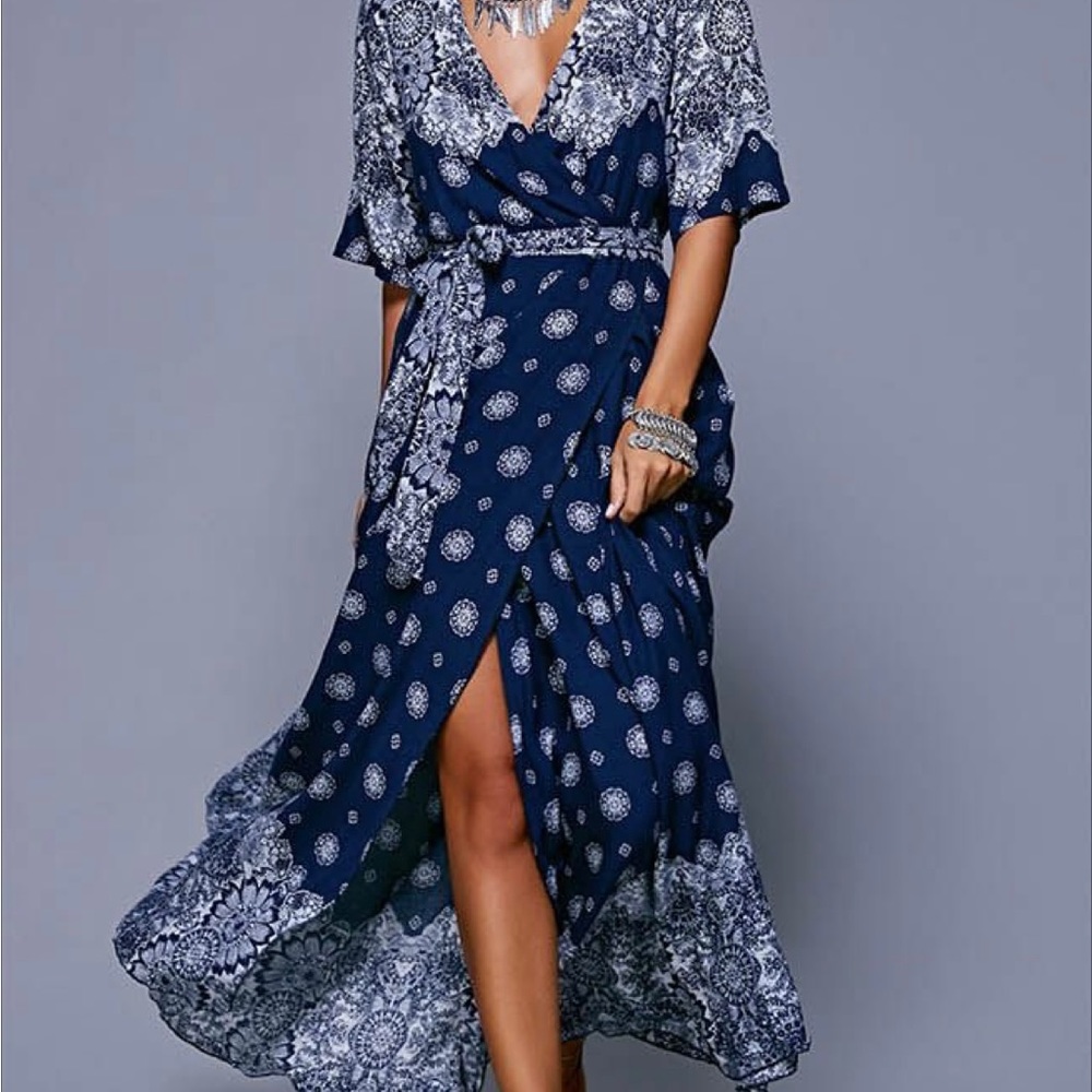 ⭐️Wrap-style Blue & White Dress w/tie, Size L⭐️